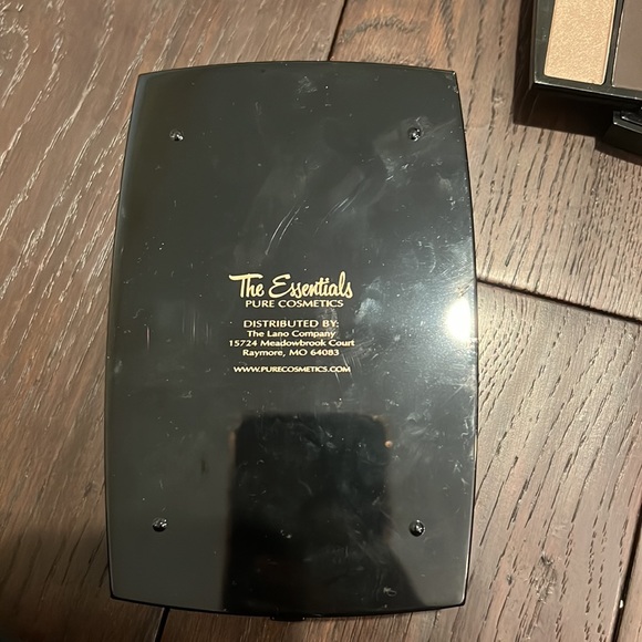The Essentials Pure Cosmetics Palette NWOT - Picture 5 of 5